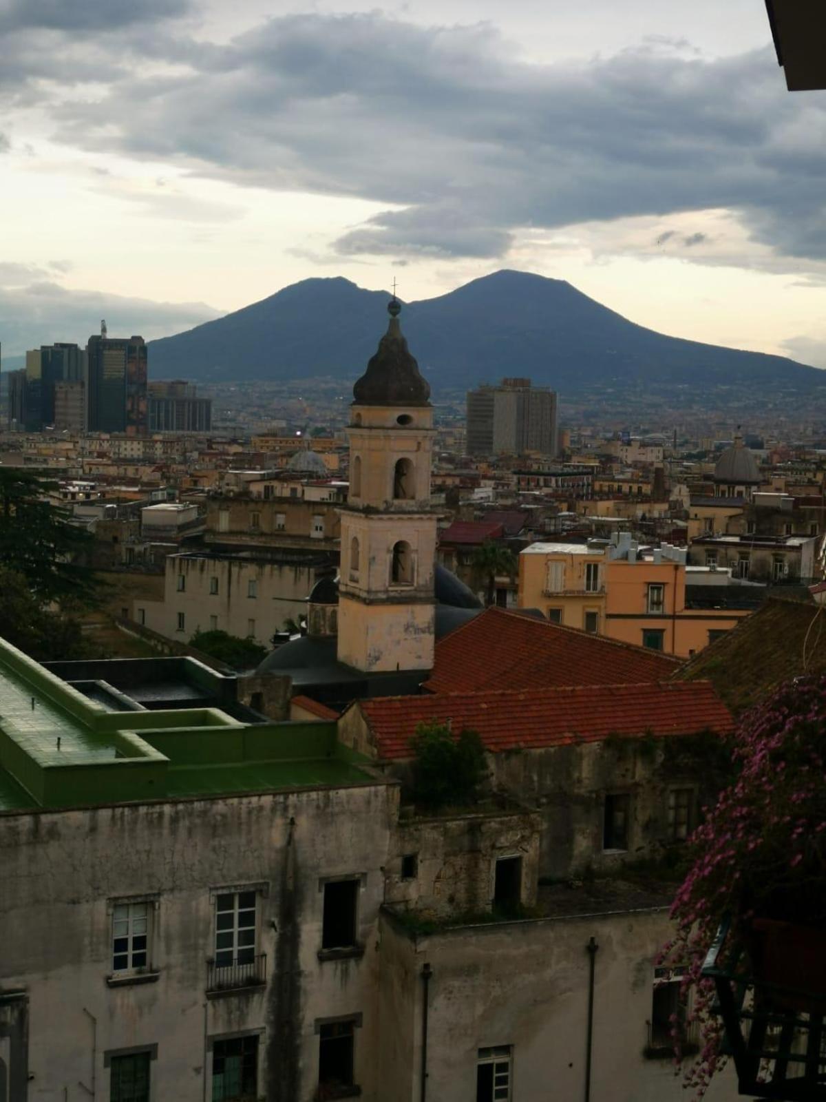 Faccia Gialla Napoli Casa Vacanze Nápoles Exterior foto