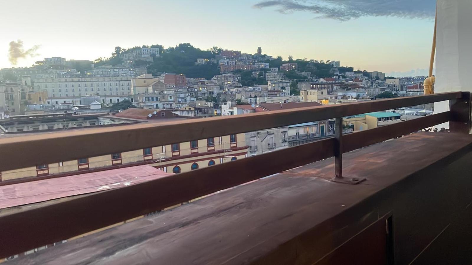Faccia Gialla Napoli Casa Vacanze Nápoles Exterior foto